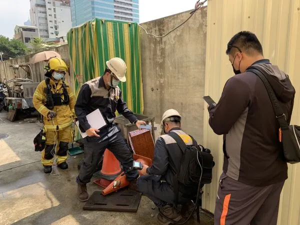 ▲▼鹽埕區傳異味 。（圖／記者洪靖宜翻攝）