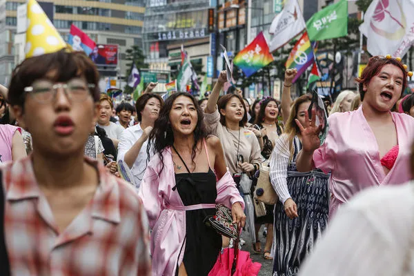 ▲▼南韓法官判決，允許A某不用摘除子宮，就能將性別從女性訂正為男性。圖為2017年首爾同志遊行。（圖／達志影像）