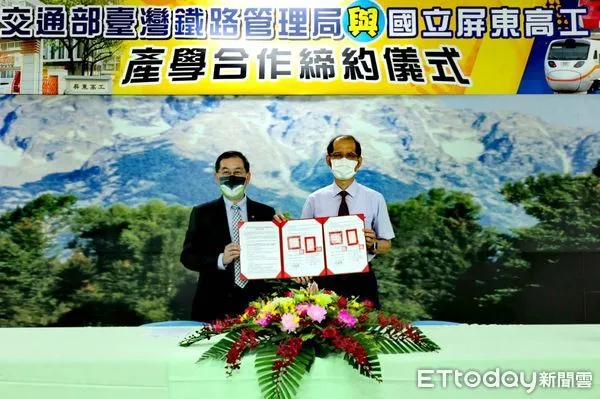 ▲台鐵局屏東高工舉辦產學合作締約儀式，由屏東高工校長柯朝塗與台鐵副局長馮輝昇代表簽約            。（圖／台鐵局提供，以下同）