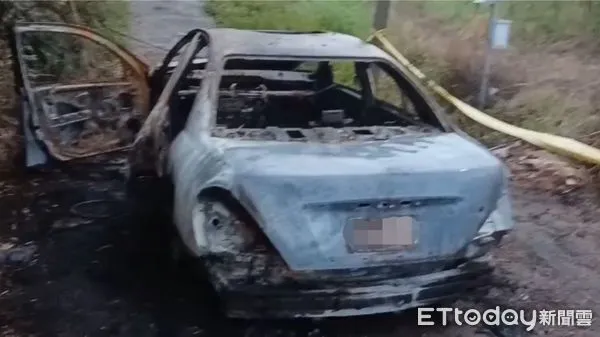 ▲▼桃園超商ATM遭「開槍狂51萬元」　嫌犯棄車直接燒了。（圖／記者楊熾興翻攝）