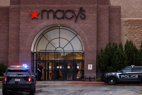 ▲▼  美國購物中心25日發生槍案，至少2死6傷。（圖／路透）