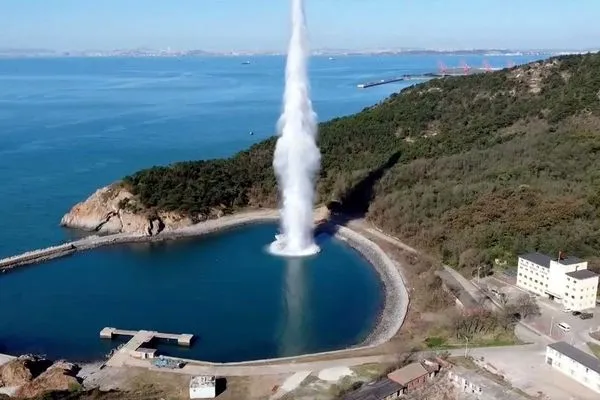 ▲▼大陸成功進行一場高樁式碼頭水下爆炸試驗，有分析認為未來在進行武統時，對高雄、基隆等軍港進行打擊。（圖／翻攝自央視）