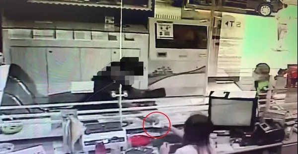 ▲▼阿公到郵局驚「五倍券被盜領」，抓到她侵占健保卡下場慘了。（圖／記者賴文萱翻攝）