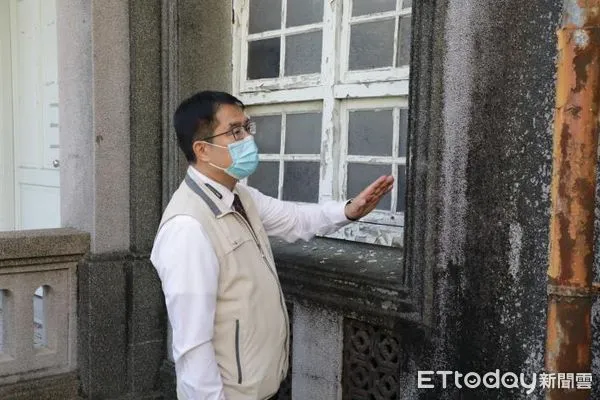 ▲台南市長黃偉哲，前往視察「直轄市定古蹟原台南神學校校舍暨禮拜堂修復工程」籌備情形。（圖／記者林悅翻攝，下同）
