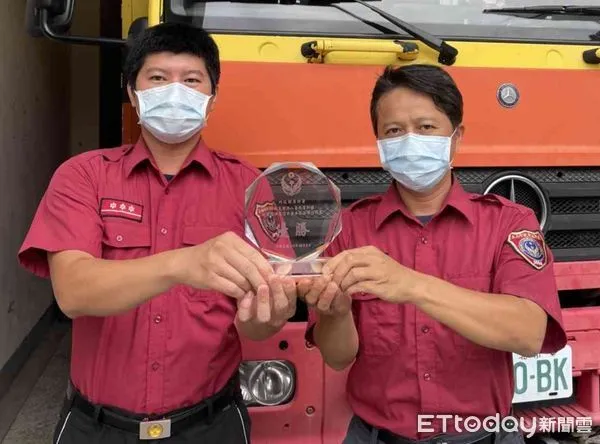 ▲內政部消防署全國救災指揮通信平臺車操作評比，台南市消防局歸仁分隊隊員陳禹良及新營分隊隊員蘇雍傑，獲得冠軍佳績。（圖／記者林悅翻攝，下同）