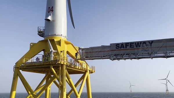 ▲▼台灣首座海上空橋啟用，兼具安全和工作效率，風電技師不再受到落海威脅。（圖／業者提供）
