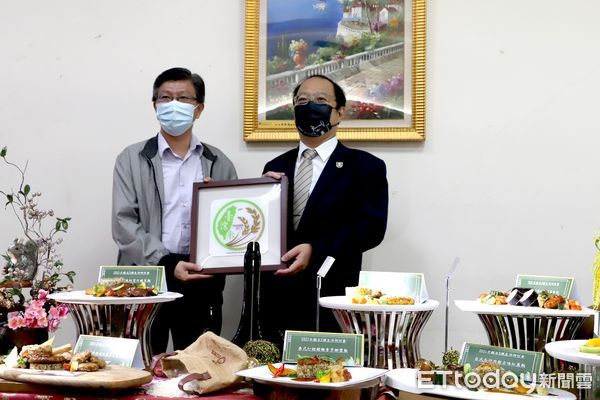 中華醫大餐旅系健康樂活餐廳　獲頒「台灣米標章」認證 | ETtoday生