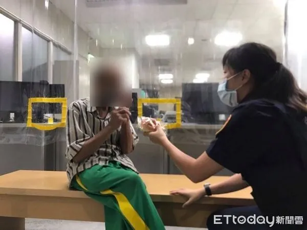 ▲斗南警分局半夜於省道主動關心行人長者，驚見其為從新北走失到雲林的失智翁。（圖／記者蔡佩旻翻攝）