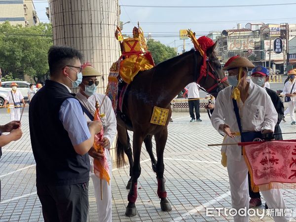 ▲東港迎王祭典27日遶境東港警分局所在的船頭里等里             。（圖／記者陳崑福翻攝，以下同）