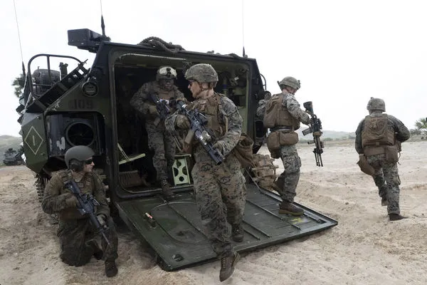 ▲▼美國與泰國2020年舉辦聯合軍演，美軍搭乘兩棲突襲車搶灘。（圖／達志影像／美聯社）