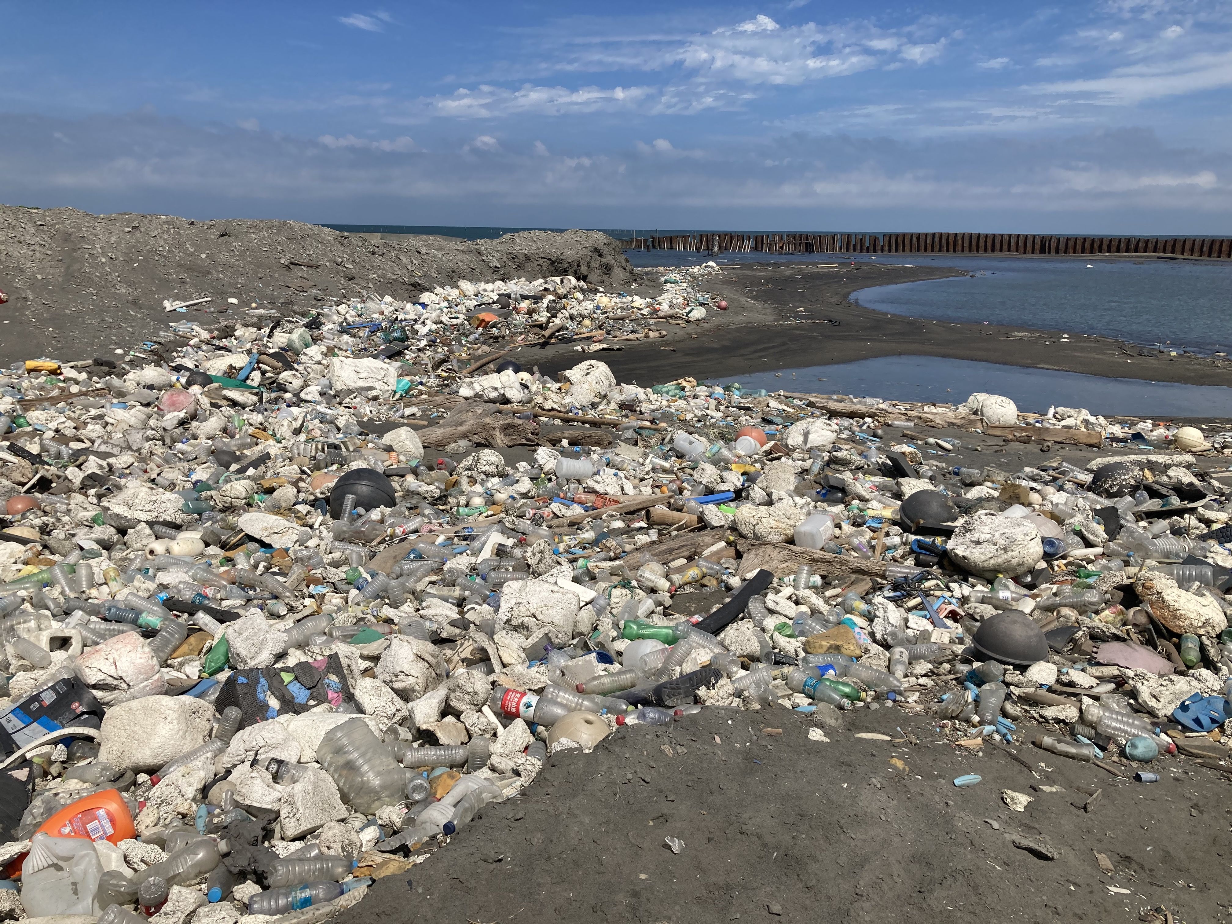 ▲▼黑潮公布台灣沿海塑膠微粒污染現況調查結果。（圖／黑潮海洋文教基金會提供）