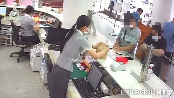 ▲金山警破獲偏鄉最大宗詐騙！八年級女籌組22人收簿集團 全台26人被詐逾千萬元。（圖／記者郭世賢翻攝）