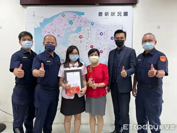 ▲台南市警四分局「超、金、警」聯盟成功阻詐，守護人民財安全表現亮眼，市警四分局長甘炎民表揚感謝有功行員。（圖／記者林悅翻攝，下同）