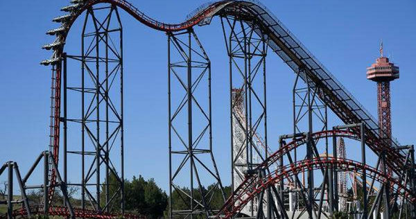 美國加利福尼亞州一名33歲男工程師購買遊樂園年票，整年的餐費都省了下來。（圖／翻攝推特@SFMagicMountain）