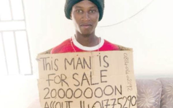 上網徵求135萬元「賣掉自己」　26歲男爆紅被捕：家裡太窮了。（圖／翻攝自Twitter）