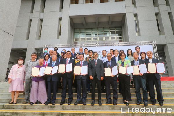 ▲▼ 大文山大學社會責任聯盟今天締約成立。（圖／政大提供）