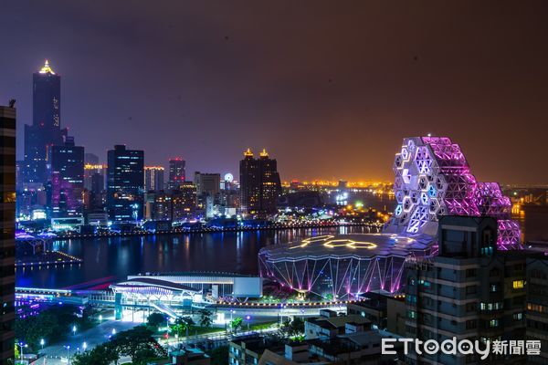 ▲享福卡會員於活動期間消費滿額，週週抽豪華夜景行政景觀套房一間，讓高雄港灣豪華夜景伴你入睡。（圖／福容大飯店提供）