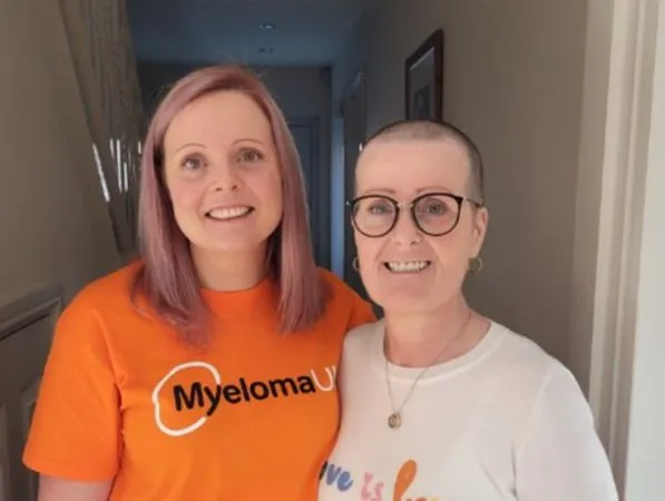 ▲▼英國一名婦女發現母親身高縮水，揪出癌症。（圖／翻攝自Facebook／Myeloma UK）