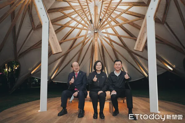 ▲蔡英文訪光臨藝術節　被新竹美驚：整座城市都是光雕。（圖／記者陳凱力翻攝）