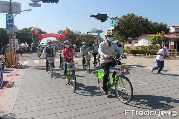 ▲台南市交通局舉辦「單車輕旅，府城慢遊」活動，由市長黃偉哲鳴笛帶領200位民眾騎乘自行車遊安平。（圖／記者林悅翻攝，下同）