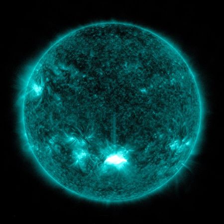 ▲▼太陽於美東時間28日出現X1級巨型閃焰。（圖／取自NASA官網）