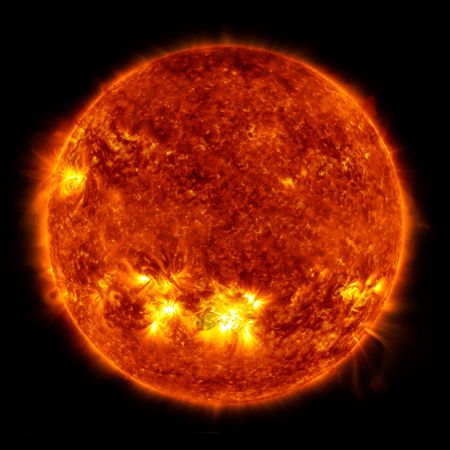 ▲▼太陽於美東時間25日到28日出現X1級巨型閃焰。（圖／取自NASA官網）