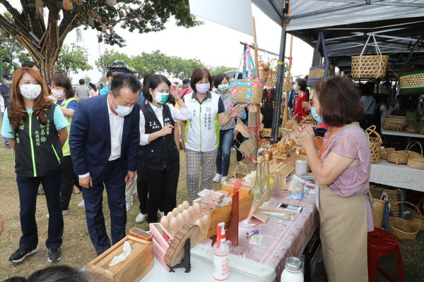 ▲▼嘉義縣振興市集熱鬧開市 。（圖／記者翁伊森翻攝）