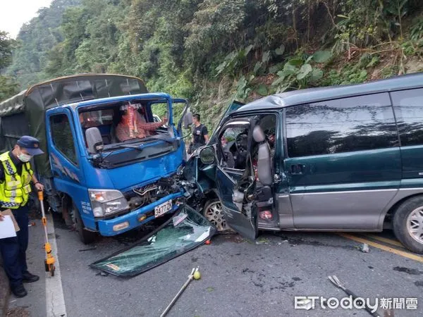 ▲超載採茶車與箱型車月初發生車禍，釀20人輕重傷。（圖／資料照片，記者高堂堯翻攝）