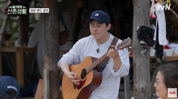 ▲田美都《機智的山村生活》翻唱《Shallow》。（圖／翻攝自YouTube／tvN）
