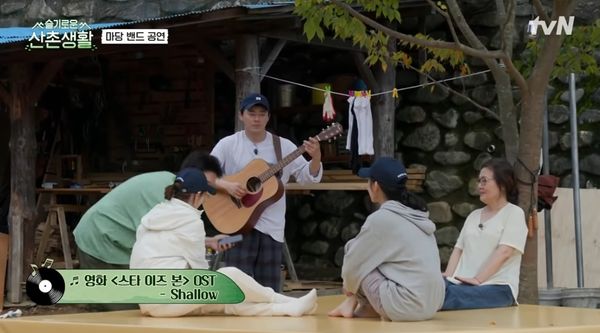 ▲田美都《機智的山村生活》翻唱《Shallow》。（圖／翻攝自YouTube／tvN）