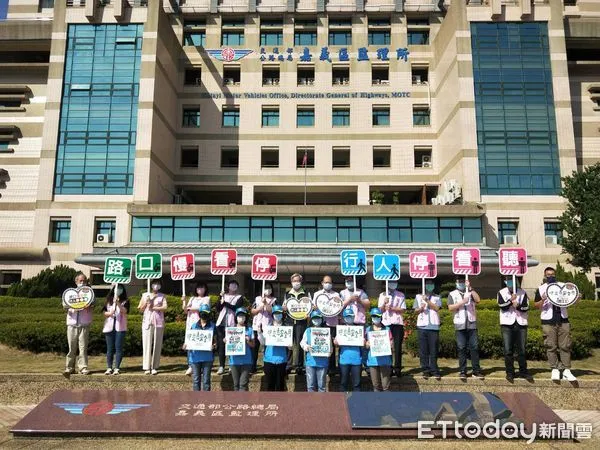 ▲▼ 監理與工程單位合作，結合在地政府響應交通安全月 。（圖／嘉義區監理所提供）