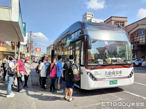 ▲台南市交通局規劃「棕幹線—斯卡羅之150年前府城風貌與鹽水老街探巡之旅」，精采的公車深度旅遊體驗，讓參與民眾都給高度評價。（圖／記者林悅翻攝，下同）