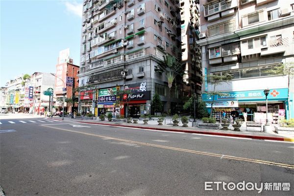 ▲▼景美街景、東屋景美店長謝興泰。（圖／東森房屋景美加盟店提供）