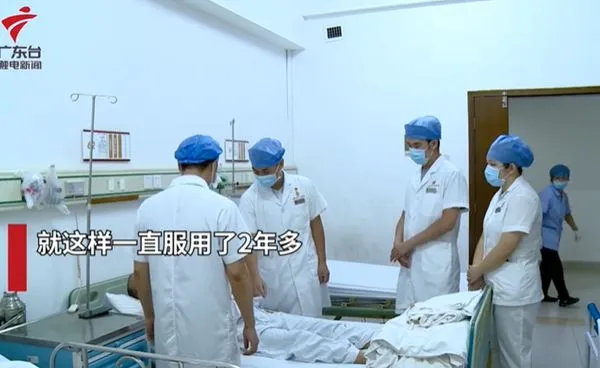 改善便秘女喝排毒茶2年　檢查發現「腸子發黑」醫：久了會罹癌。（圖／翻攝自微博／廣東台觸電新聞）