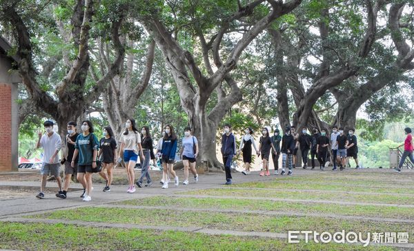 ▲疫情被迫停辦運動會，東海大學改全校健行慶66歲生日。（圖／記者游瓊華攝）