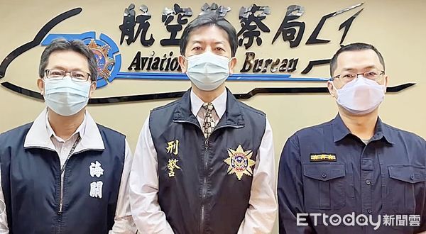 ▲航警局航警局刑警大隊副大隊長田偉（中）會同海關人員說明毒品案相關案情。（圖／記者沈繼昌翻攝）