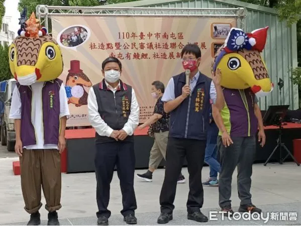 ▲南屯吉祥物咖煙斗、咖古錐下半身失蹤，議員傻眼直呼是大忌。（圖／記者游瓊華攝）