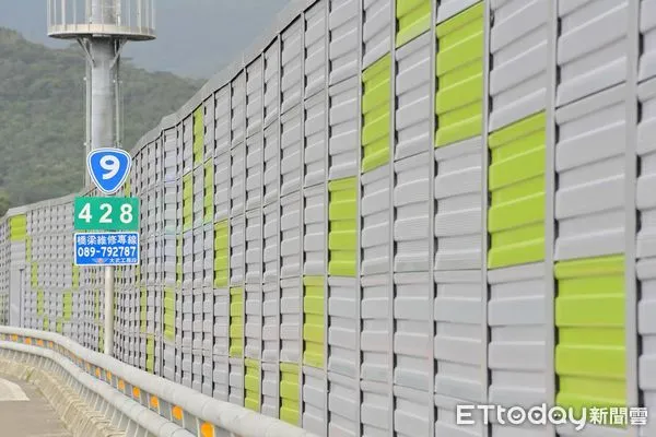 ▲安朔高架橋隔音牆提早完工。（圖／記者楊漢聲翻攝）