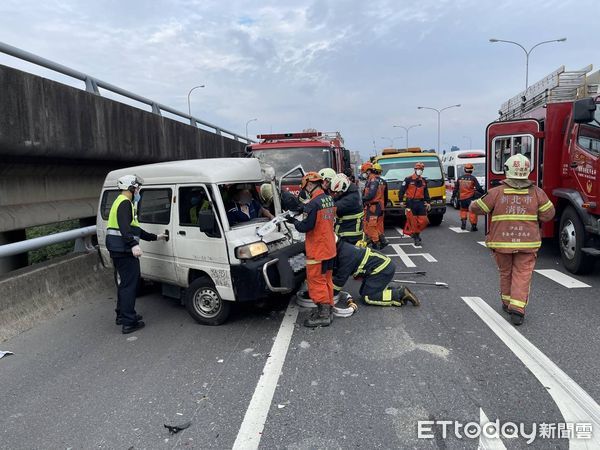 ▲▼國道一號南下31K發生車禍。（圖／記者陳以昇翻攝）