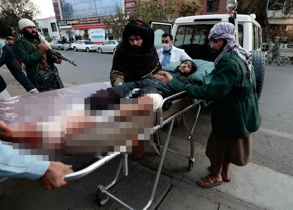 ▲▼阿富汗首都喀布爾軍醫院遭攻擊。（圖／路透社）