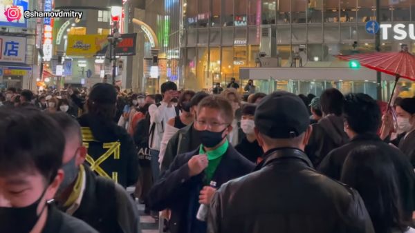 ▲▼「小丑」男隨機殺人釀17傷　案發前澀谷閒晃影片曝光。（圖／翻攝Шамов Дмитрий YouTube）