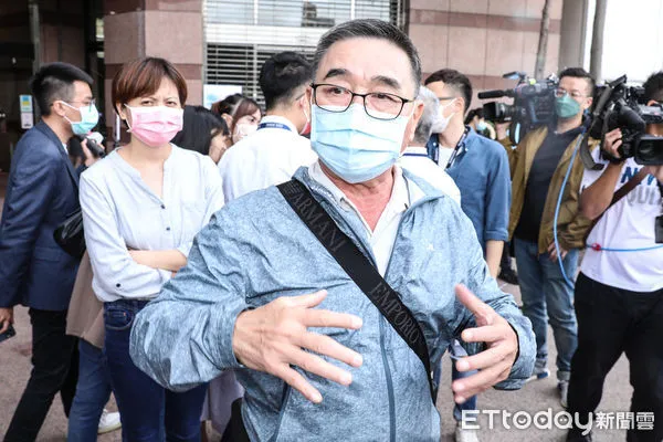 ▲民進黨中執會前，陳茂松受訪。（圖／記者林敬旻攝）