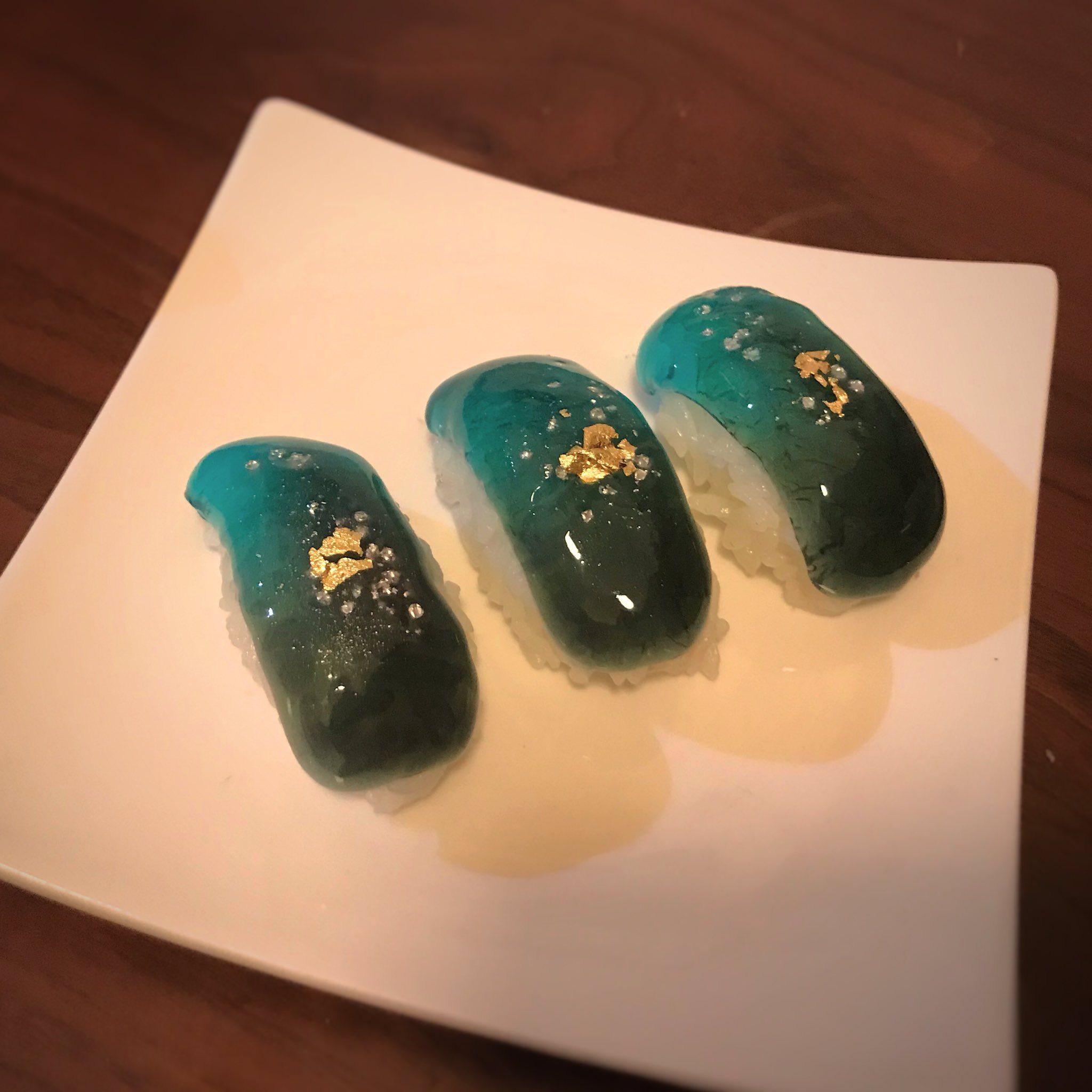 ▲藍色壽司。（圖／翻攝自twitter@Touki8910）