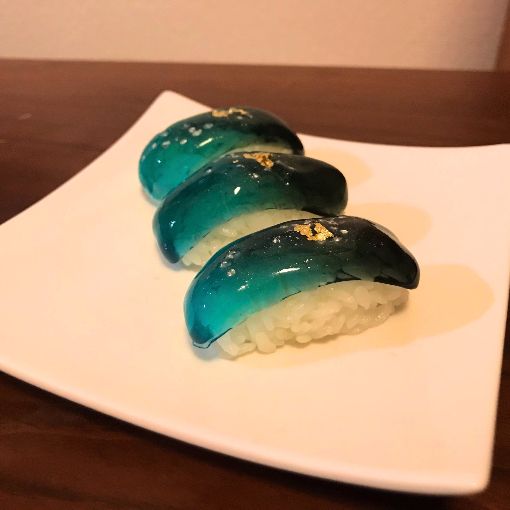 ▲藍色壽司。（圖／翻攝自twitter@Touki8910）