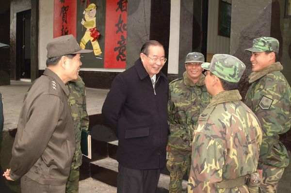 ▲▼前國防部長湯曜明慰勉陸軍東引指揮部官兵。（圖／國防部提供）