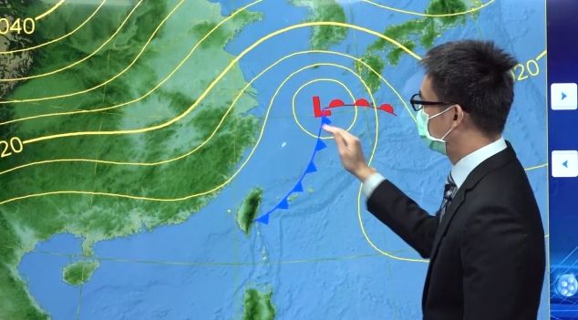 ▲▼氣象局預報員李孟軒11/4說明最新天氣預測。（圖／記者許靖騏攝）