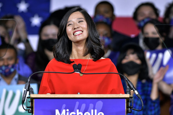 ▲台裔市議員吳弭（Michelle Wu）以64.2％的得票率大勝對手喬治（Annissa Essaibi George）成為新任波士頓市長。（圖／達志影像／美聯社）