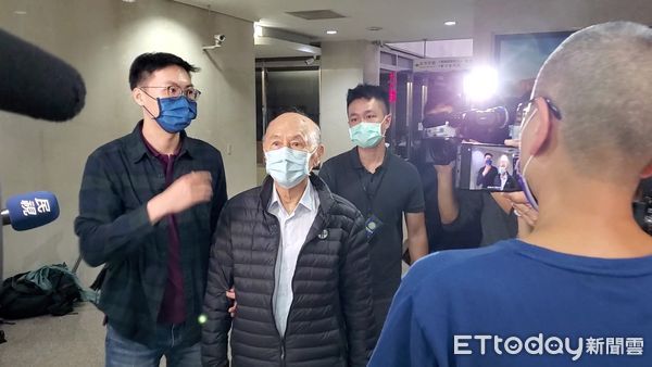 ▲▼台北中山醫院前院長李偉政涉犯兩岸人民關係條例到台北地檢署應訊。（圖／記者黃哲民攝）