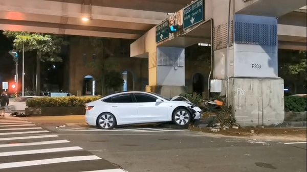 ▲▼基隆路特斯拉車禍。（圖／東森新聞）