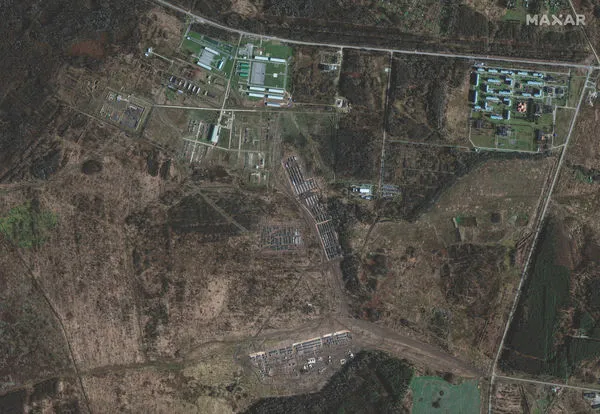 ▲▼美國航太技術公司馬克薩爾科技（Maxar Technologies）衛星照顯示，俄羅斯軍隊在烏克蘭邊境集結。（圖／翻攝自推特@trbrtc）